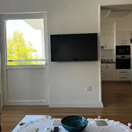 Stylish 3 Bedroom In Kyrenia Northern Cyprus Διαμέρισμα *