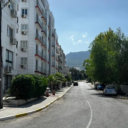 Stylish 3 Bedroom In Kyrenia Northern Cyprus Διαμέρισμα *