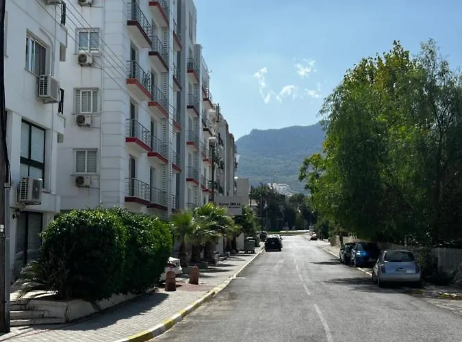 Stylish 3 Bedroom In Kyrenia Northern Cyprus Διαμέρισμα *